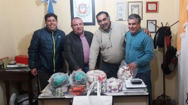 Entregaron material deportivo para Olimpiadas Docentes de Escuelas Técnicas