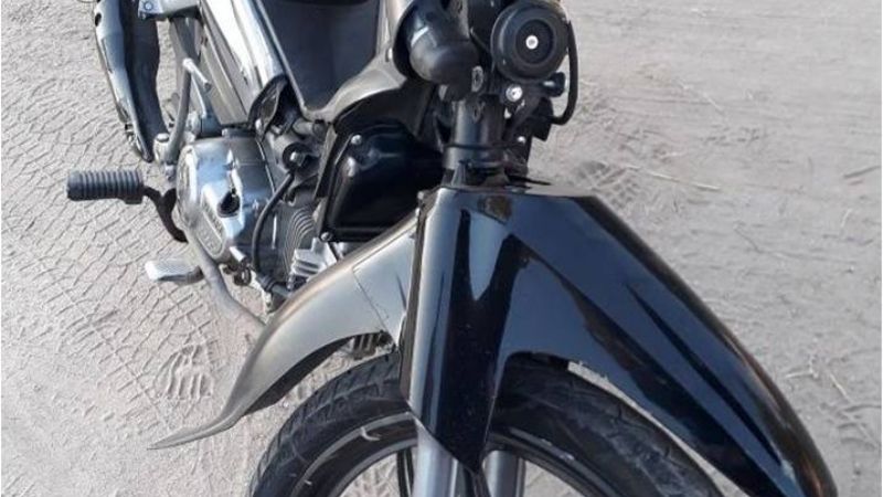 Arrestados por negarse a dar sus datos y no tener papeles de la moto