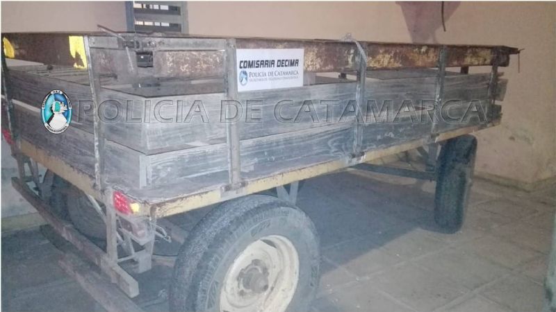 Escaparon de los vecinos dejando un carro abandonado
