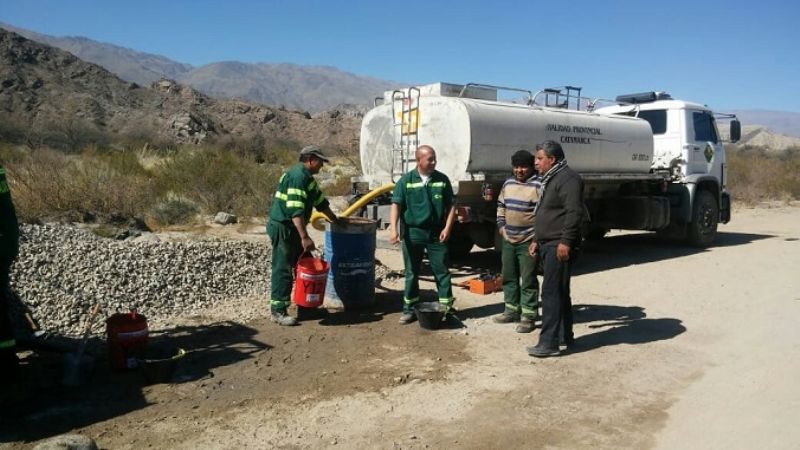 Trabajan en la reconstrucción de un badén