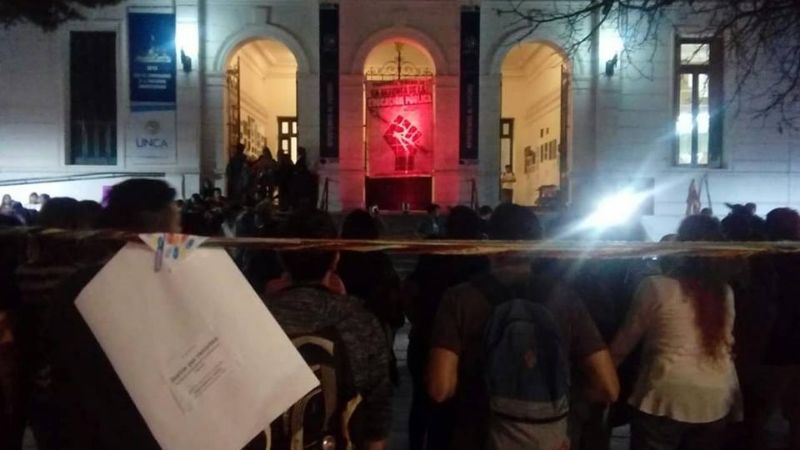 Vigilia, clases públicas y movilización en defensa de la universidad pública
