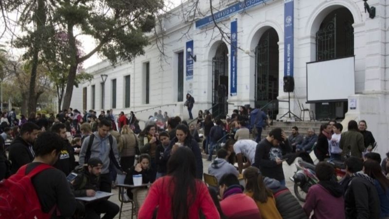 Arqueología UNCa. adhiere a la marcha universitaria