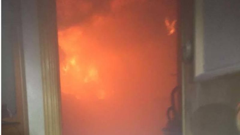 Policías apagaron incendio intencional en una vivienda