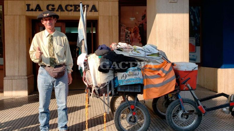 Tiene 60 años y quiere recorrer toda América caminando