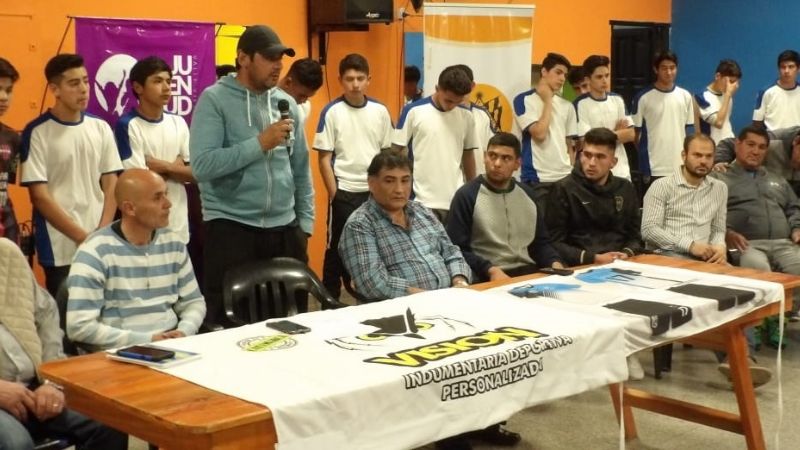Las Chacras presentó a los jugadores y técnicos del Sub15