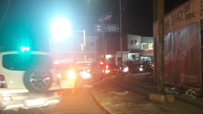 Por incertidumbre, la gente concurre masivamente a cargar combustibe