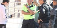 LA POLICÍA no admitió que se juegue sin médico en la cancha.