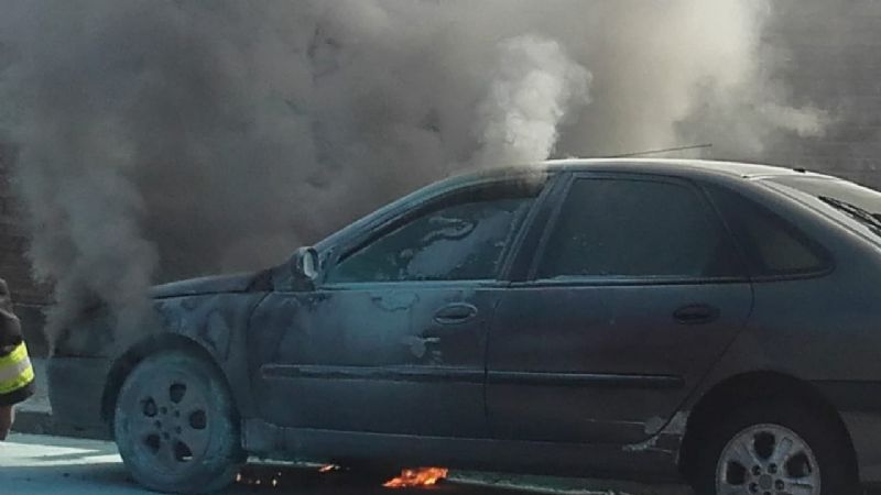 Se prendió fuego un auto