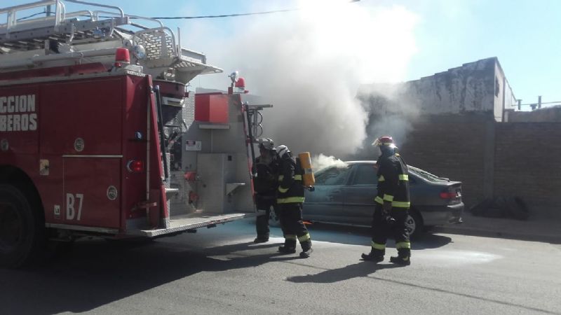 Se prendió fuego un auto