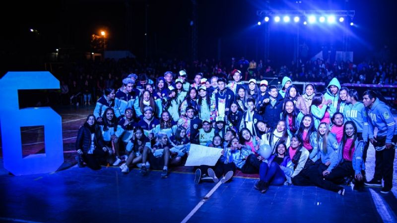 Se vivió una gran fiesta en la presentación de Buzos en Belén
