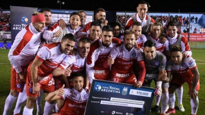 Argentinos Jrs. eliminó a Defensa y Justicia por penales