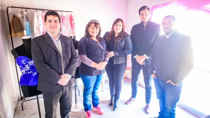 Emprendedora tiene su nuevo taller de costura con préstamo de la Caja de Crédito