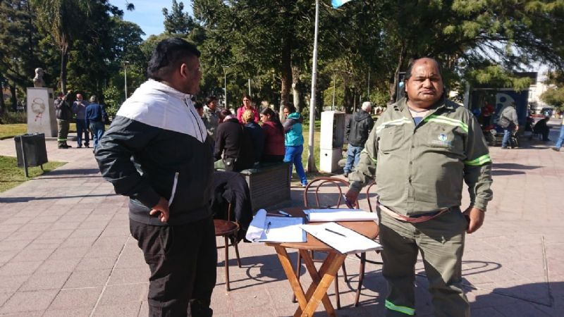 Juntan firmas para apoyar la Ley Antiplus