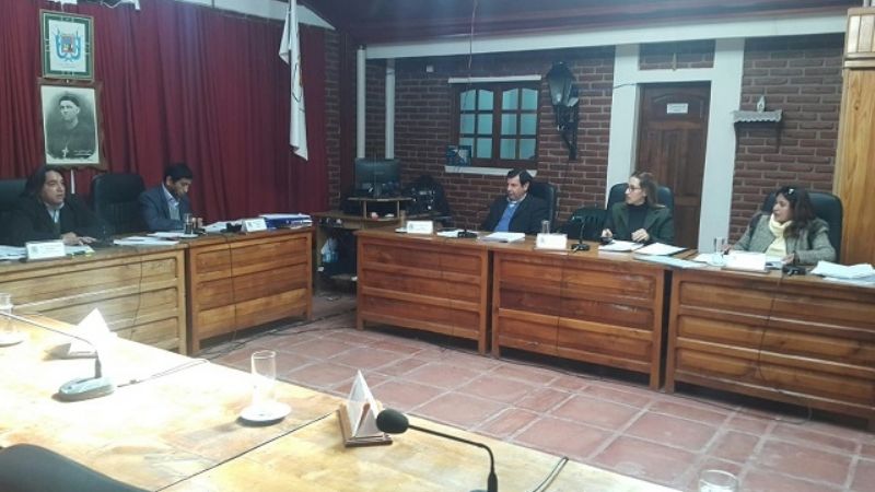 El FCS abandonó la sesión, y el PJ aprobó el consenso fiscal