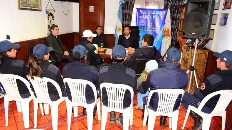 Beneficios y reconocimiento a Bomberos Voluntarios de Santa María