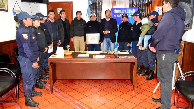 Beneficios y reconocimiento a Bomberos Voluntarios de Santa María
