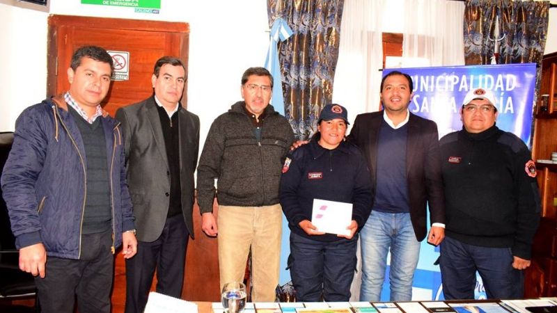 Beneficios y reconocimiento a Bomberos Voluntarios de Santa María