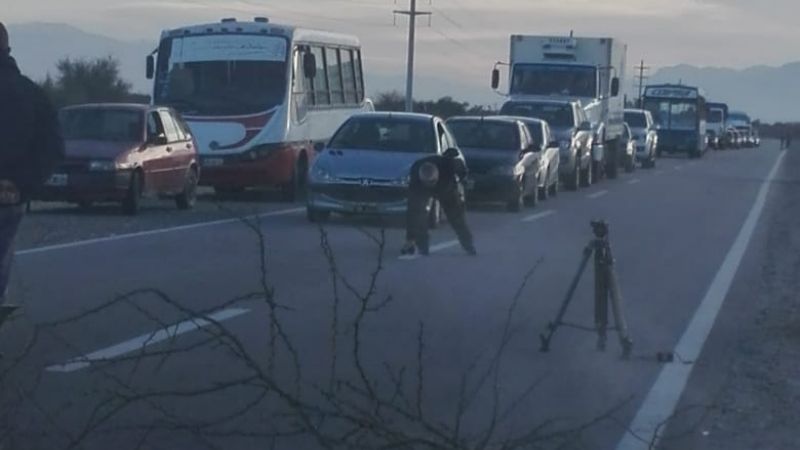 Piquete de trabajadores agrícolas en Mutquín