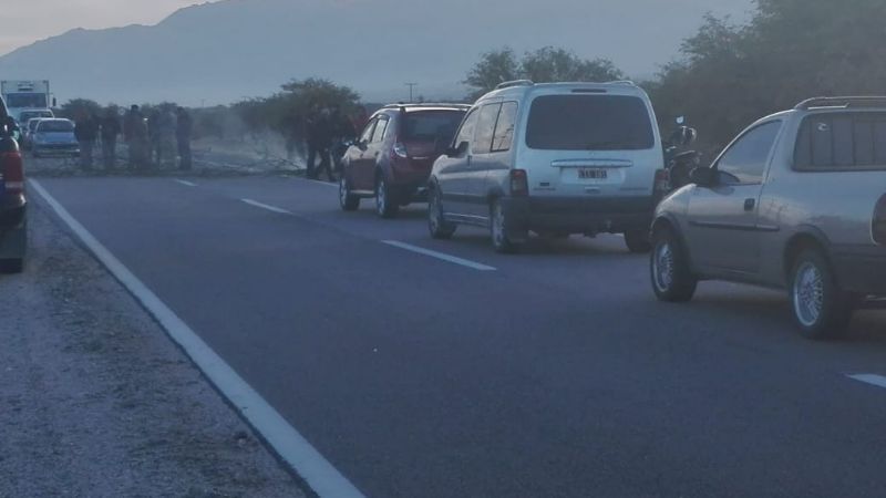 Piquete de trabajadores agrícolas en Mutquín