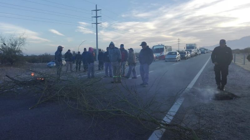 Piquete de trabajadores agrícolas en Mutquín