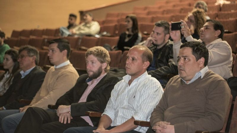 Vecinos participaron de audiencia pública por antenas de telecomunicaciones