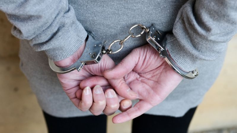 Mujer golpeó a su hijo y agredió a su pareja