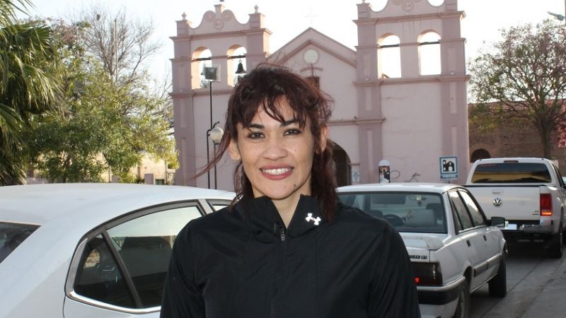 Simpática visita de “La Tigresa” Acuña al Ateneo