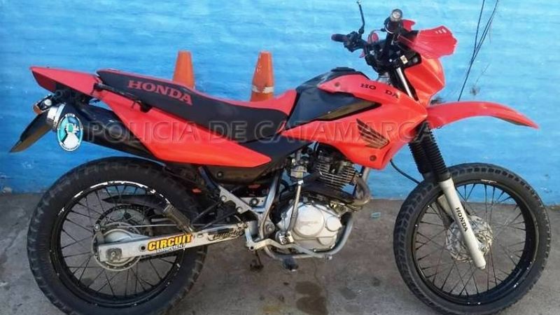 Aprehenden a un hombre sospechado de embestir a un policía