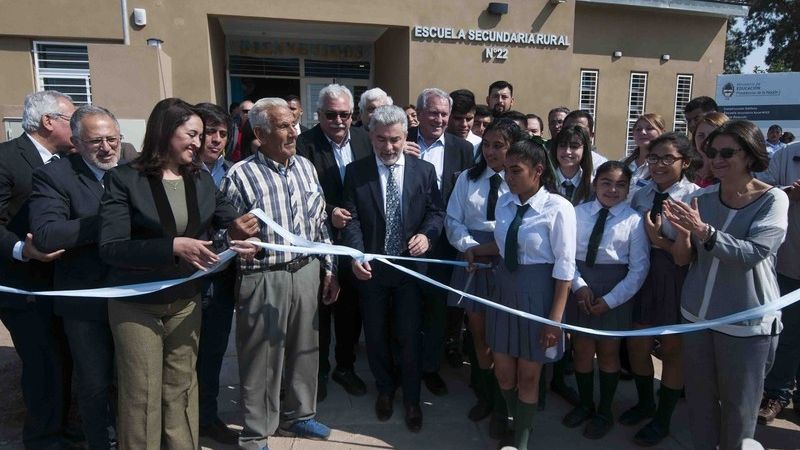 La Gobernadora inauguró un nuevo edificio escolar en Los Altos