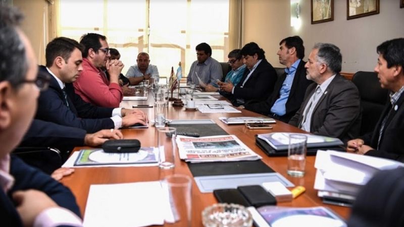 Senadores recibieron al Ministro de Servicios Públicos