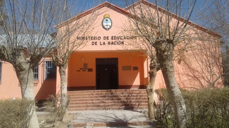 Exigen información sobre autoridades de la Nueva Escuela de Famatanca