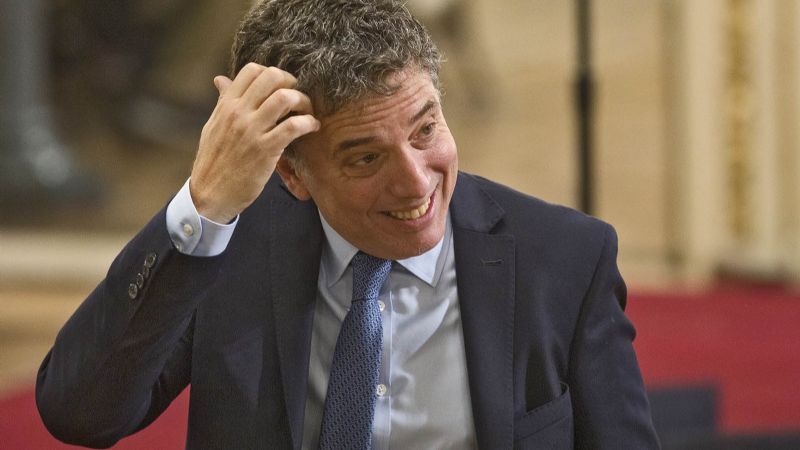 Dujovne internado con dolores abdominales y torácicos