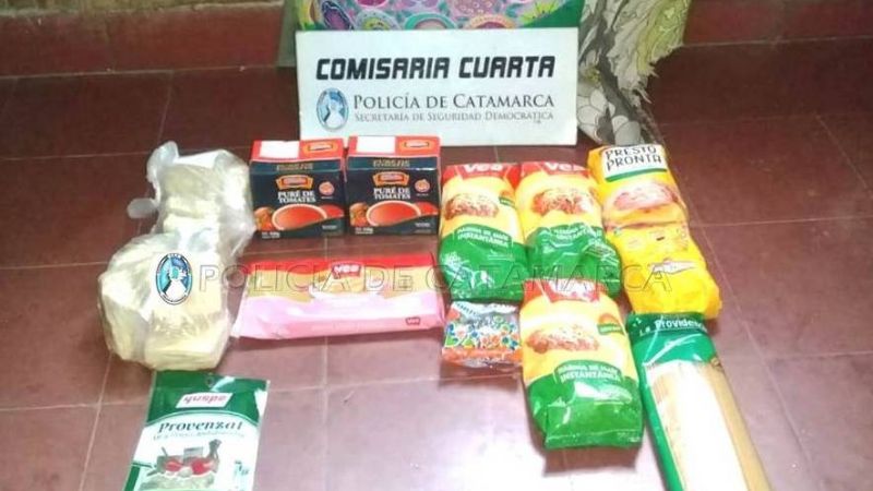 Aprehendidos por robar alimentos en un supermercado