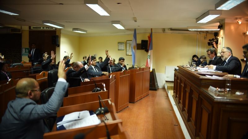 Buscan una transición ordenada de los cargos públicos