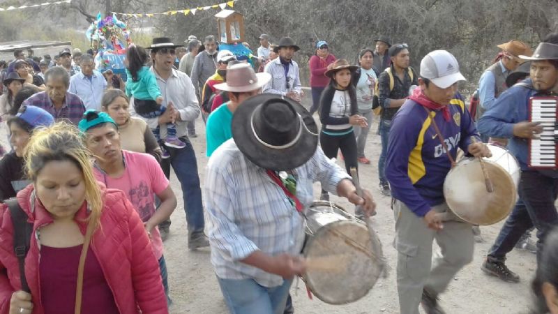 Misachicos pusieron música y color a las fiestas patronales en Vis Vis
