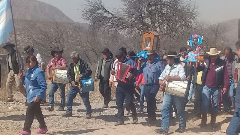 Misachicos pusieron música y color a las fiestas patronales en Vis Vis