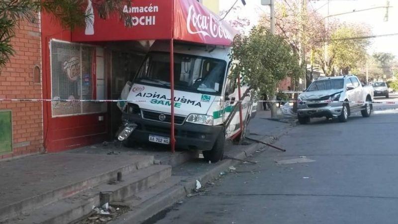 Tremendo choque en Av. Mariano Moreno