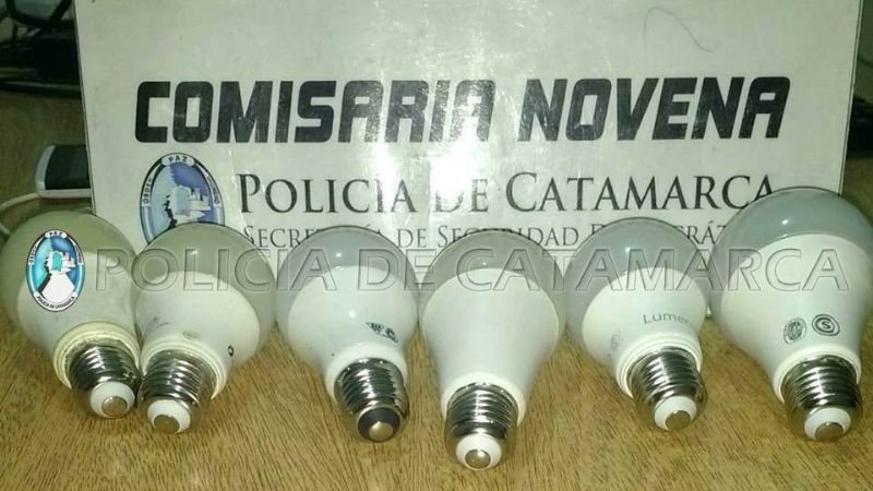 Arrestan a un joven con focos robados