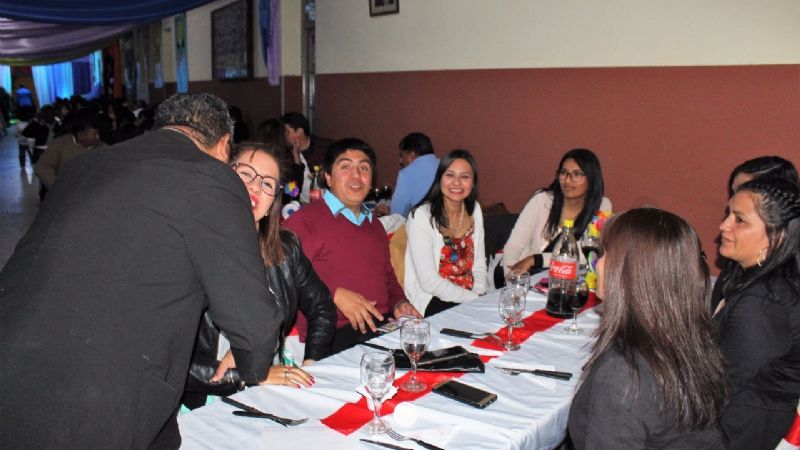 Gómez homenajeó a los docentes con una cena