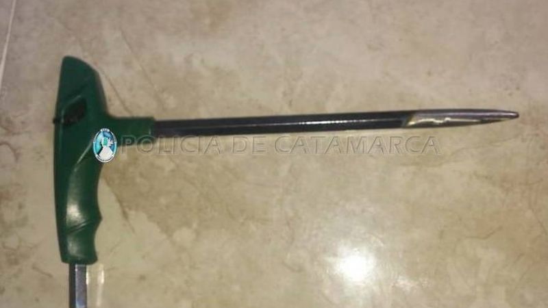 Tras un ilícito, aprehenden a dos jóvenes y secuestran una moto