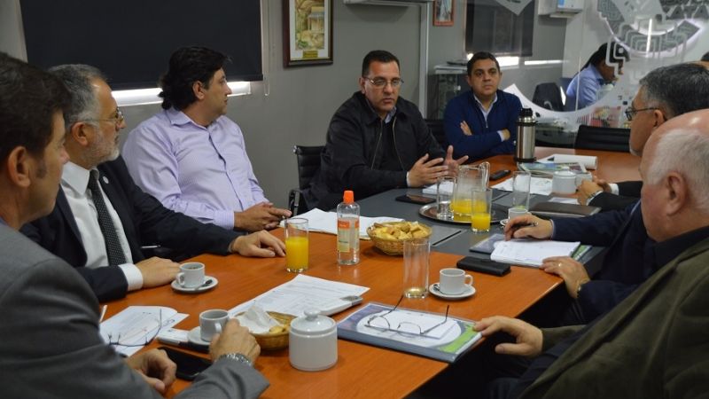 Senadores del FCS se reunieron con el ministro de Servicios Públicos