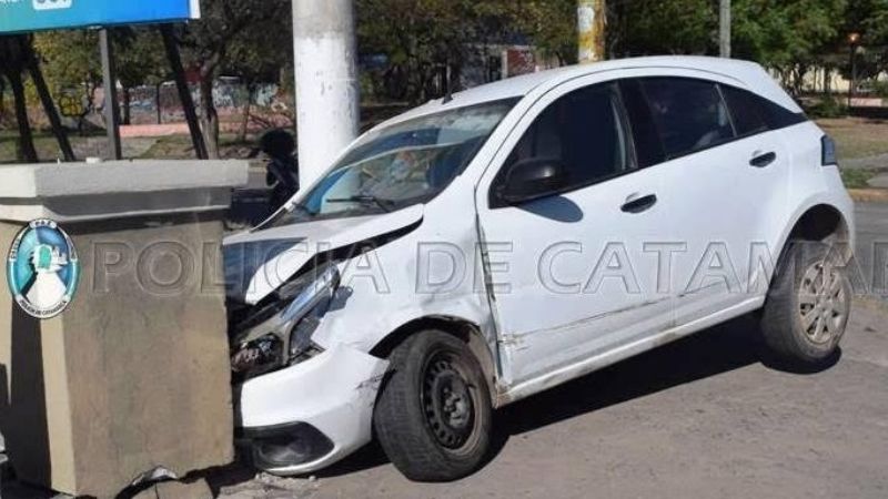 Chocó contra un auto y luego contra baranda del puente del Arroyo Fariñango