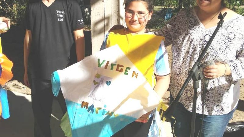 Barrileteada dedicada a la Virgen en Banda de Varela