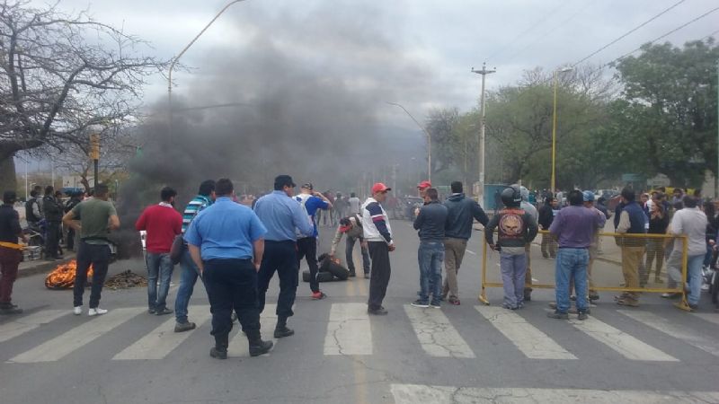 Piquete frente al CAPE por el “paliativo”