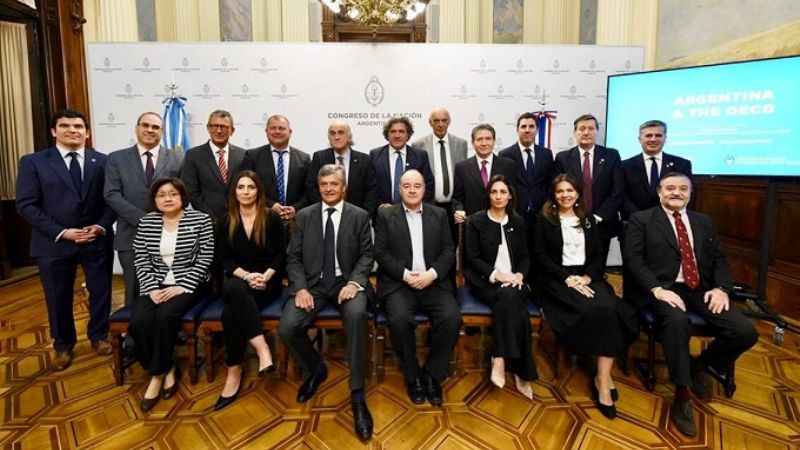 Ginocchio participó de un encuentro con legisladores de Francia