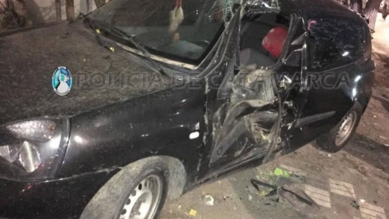 Colectivo descontrolado y sin frenos, chocó contra un auto