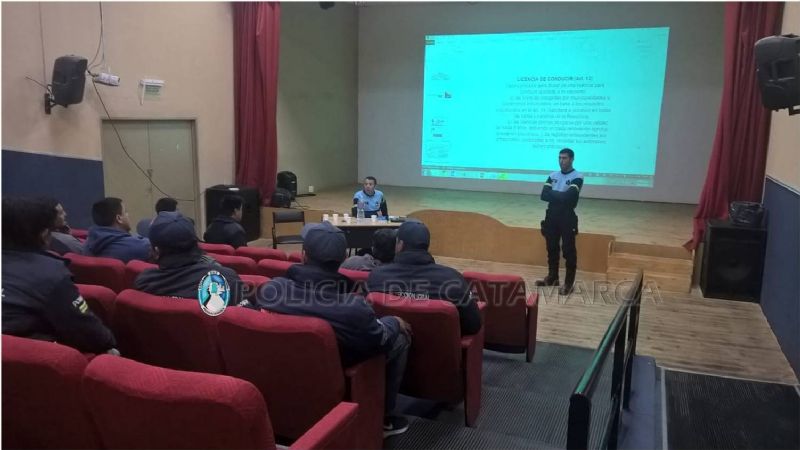 Capacitación a personal policial y de la Guardia Urbana de Pomán