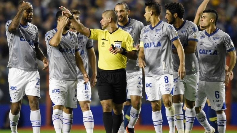 Cruzeiro pidió investigar por la errónea expulsión de Dedé