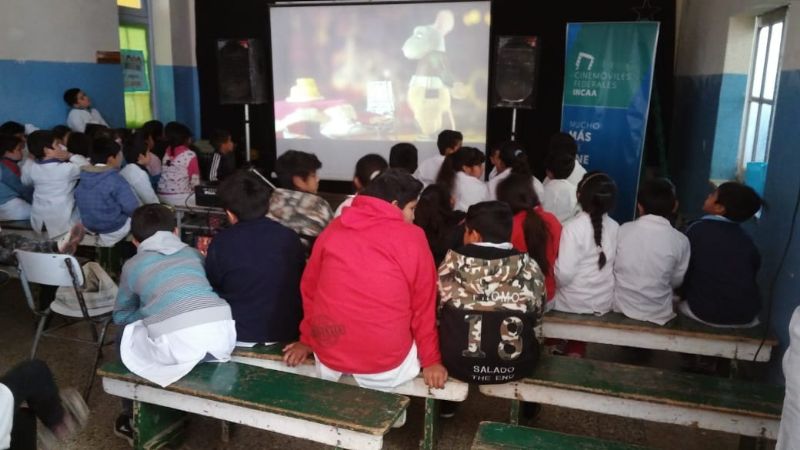 El Cine Móvil de Cultura llegó con proyecciones a Belén y Tinogasta