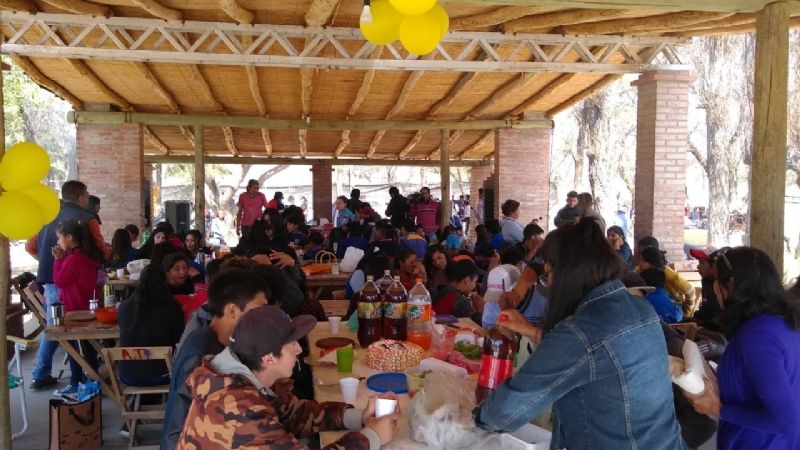 Con un lleno total, los estudiantes recibieron la primavera en San José